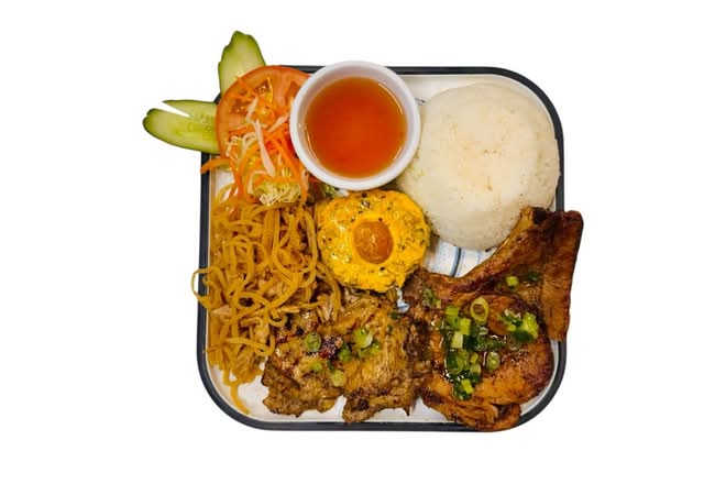Cơm tấm sườn gà nướng đặc biệt