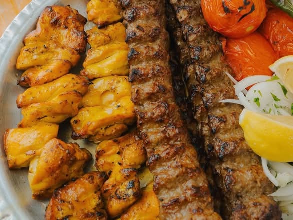 Platter2 (2skewer Koobideh, 1 Chicken Leg,1chicken breast 3 Rice, 3 Pop)(پک خانواده برای 3نفر)