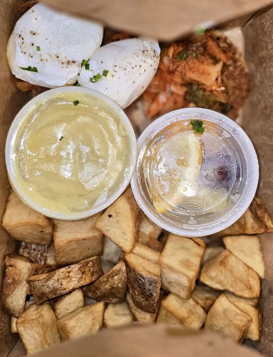 Bird Kimchi Eggs Benny (Eggs Benny)