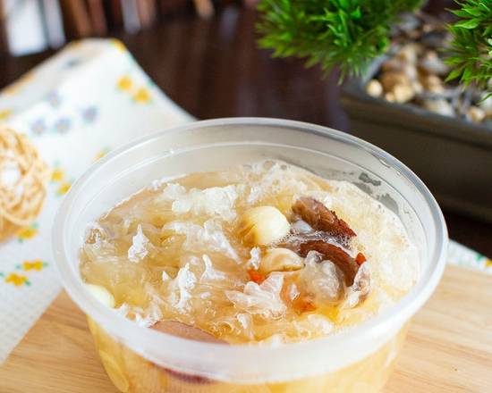 S13 White Fungus with Lotus Seeds and Red Dates