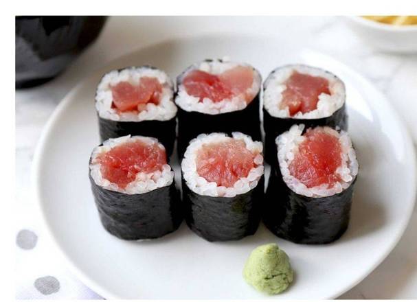 Tuna Roll (6 pcs)