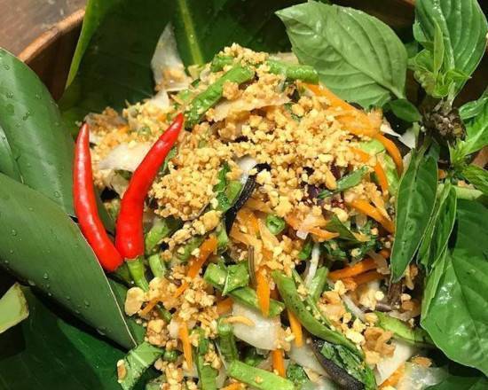 Mn1 - Papaya Salad with Fermented Crab, Dried Shrimp, and Peanuts
