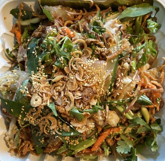 Mn14 - Pomelo Salad with Grilled Calamari (Goi Buoi)