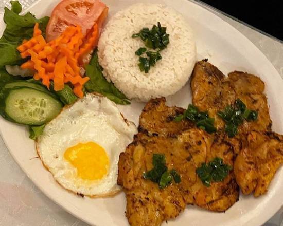 C4 -BBQ Pork Chop, BBQ Chicken, Fried Egg with Broken Rice