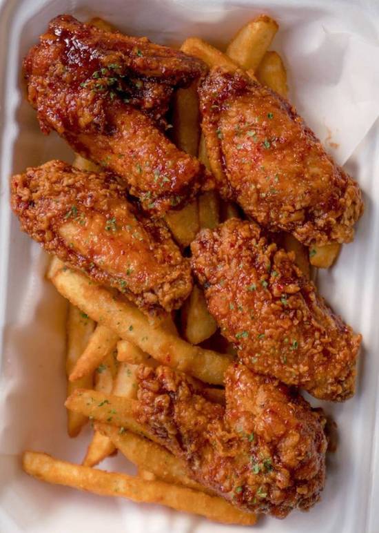 BBQ Chicken Wings with Fries 6 pieces