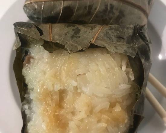 11. Riz avec poulet, porc enrobés de feuilles de lotus / Sticky Rice with Pork & Chicken in Lotus Leaves 糯米雞