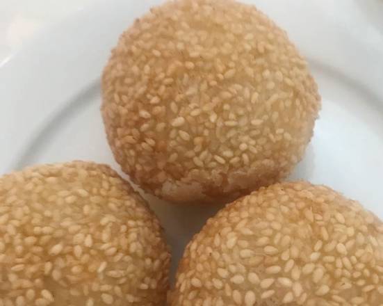 24. Boules de sésame frites avec haricots rouges (3) / Deep Fried Sesame Balls with Red Bean (3) 煎堆仔