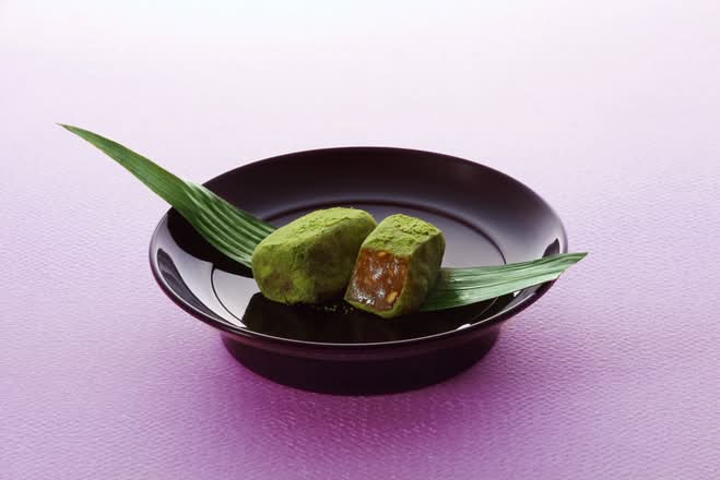 UM094-01 Minamoto Kitchoan Shobu Mochi 1pc