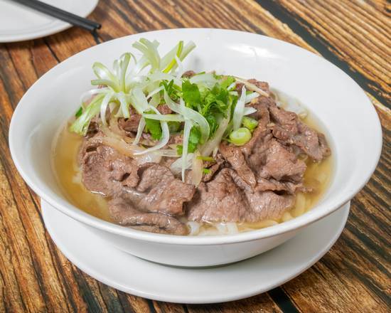 Steak Garlic Pho (Phở Bò Tái Lăn)