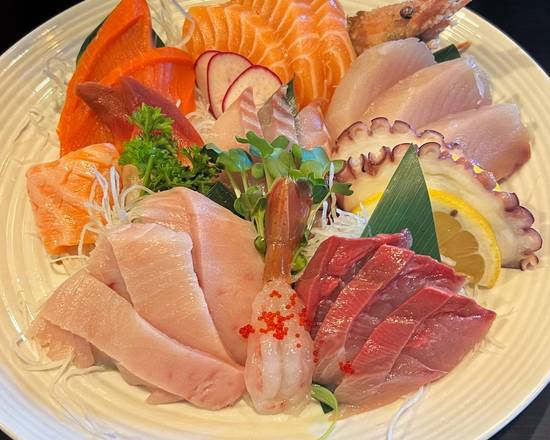 Deluxe Assorted Sashimi (22 pcs)