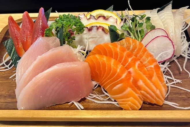 Assorted Sashimi (15 pcs)