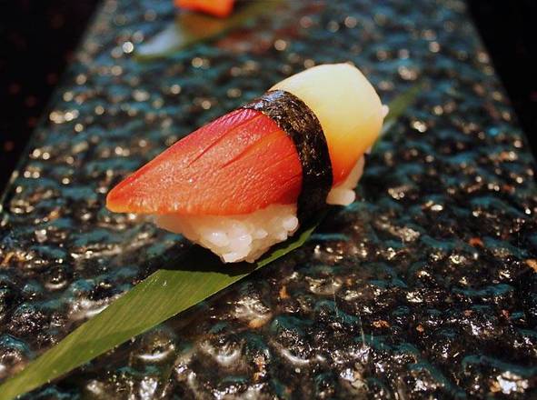 Hokkigai Nigiri (1 pc)
