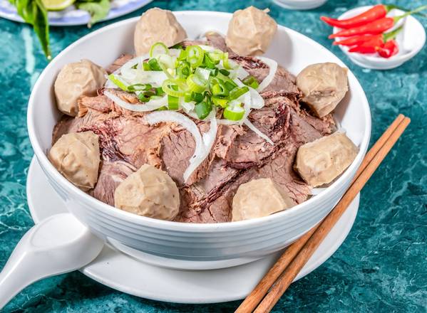 25. Well Done Beef & Beef Ball Pho