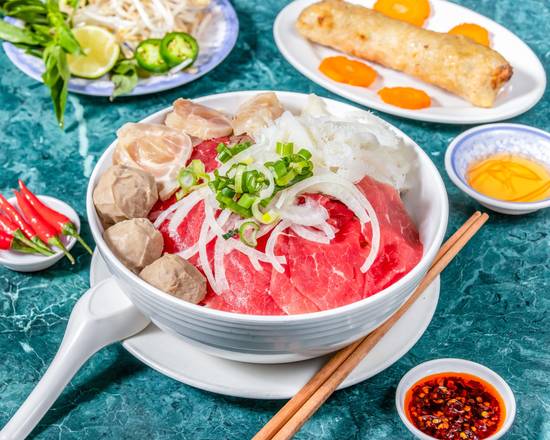 SP2. Large Special Pho Combo (#10+S)