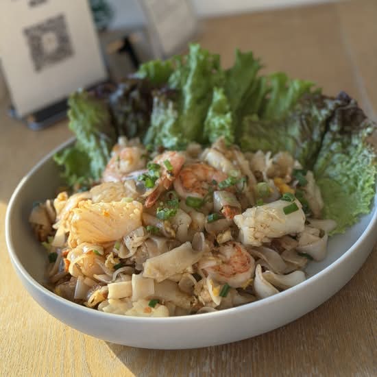 Khua Tha Le (Stir Fried Thick Rice Noodles with Seafood)