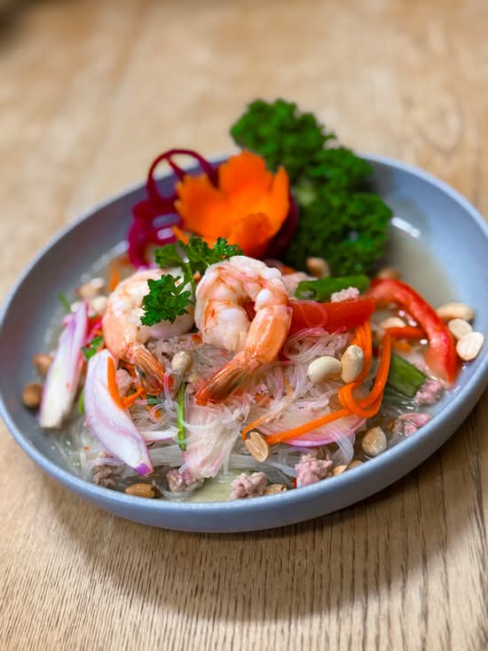 Yum Woon Sen (Glass Noodle Salad)