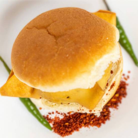 Samosa Pav + Beverage