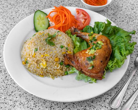 216. Cơm chiên,gà rôti / Roasted Chicken on fried rice