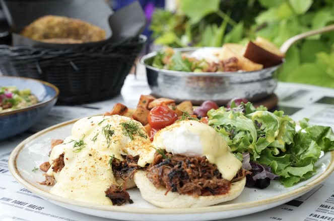 Pulled Beef Benedict