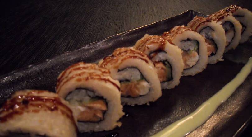 Crispy Salmon Roll (8)