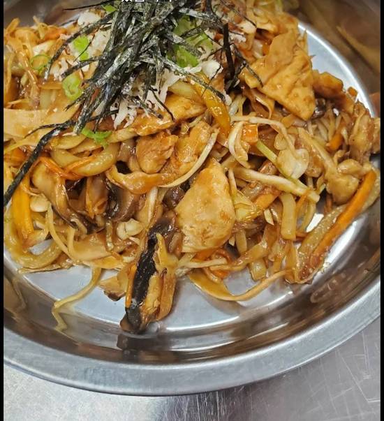 Spicy chicken yaki udon