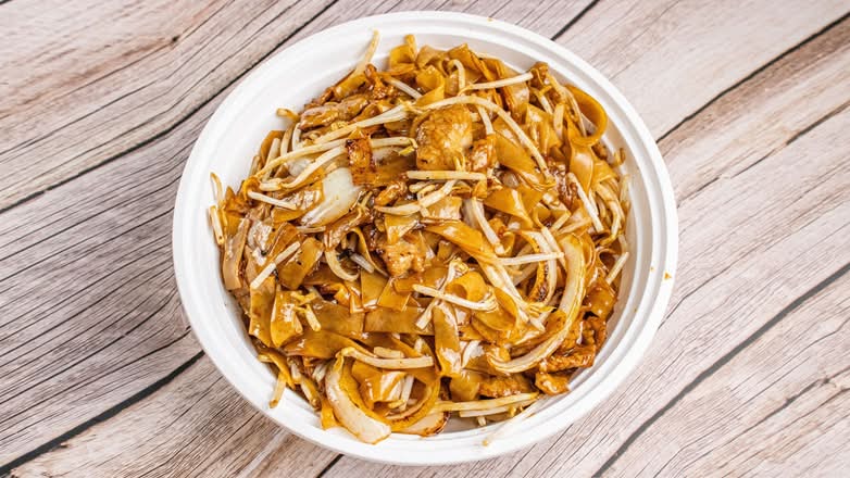 Beef with Flat Rice Noodles