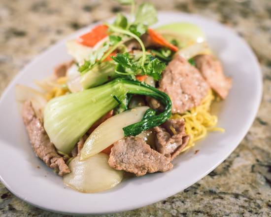 Mì Xào Bò - StirFried Egg Noodles with Beef and Vegetable