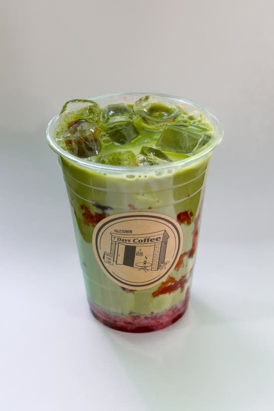 Iced Strawberry Matcha (16oz)