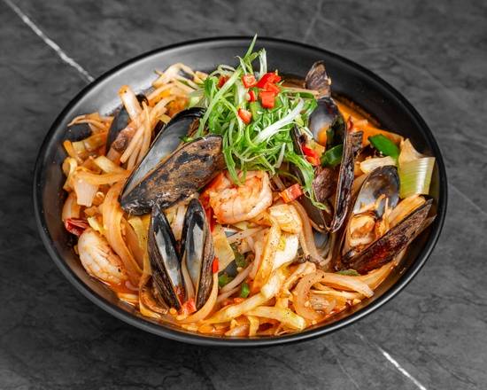 Spicy Seafood Champpon(얼큰 짬뽕)