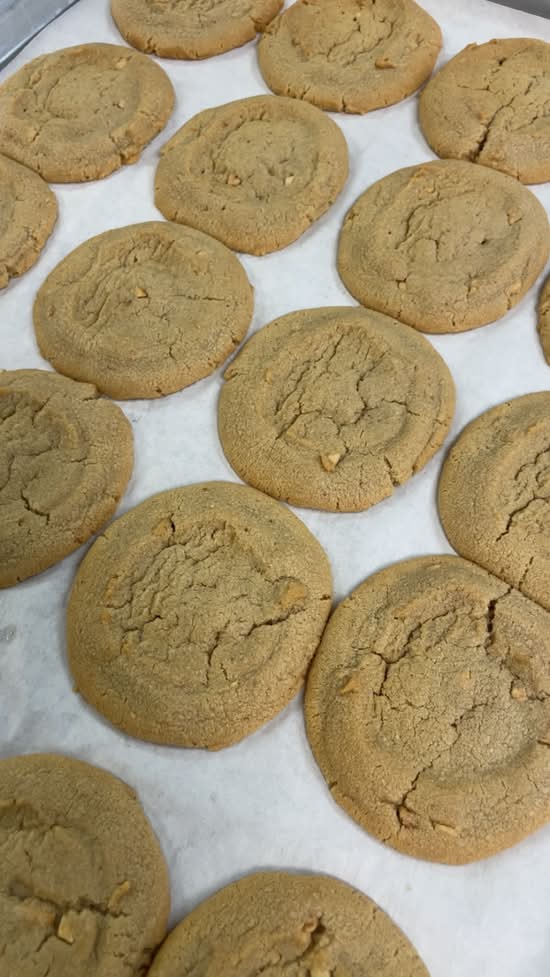 Peanut Butter Cookies: 6 pack