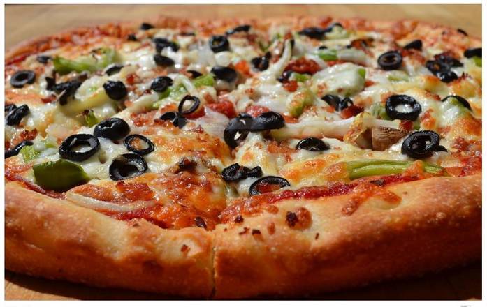 Medium Deluxe Pizza (12")