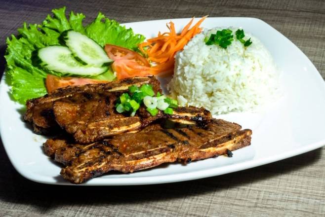 C1 GRILLED BEEF SHORT RIB ON RICE ( COM SUON BO )