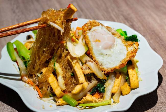 S2. PAD WOON SEN ( GLASS NOODLE STIR _ FRIED ) )