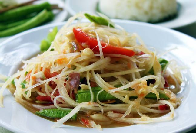 A9 . Som Tum (Papaya Salad)