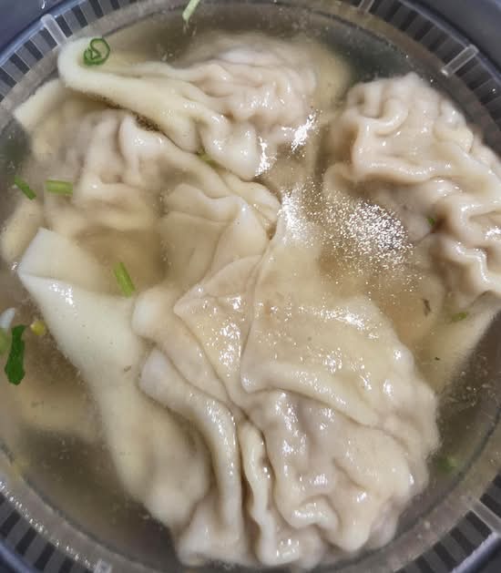 28. Wonton Soup (8pcs)
