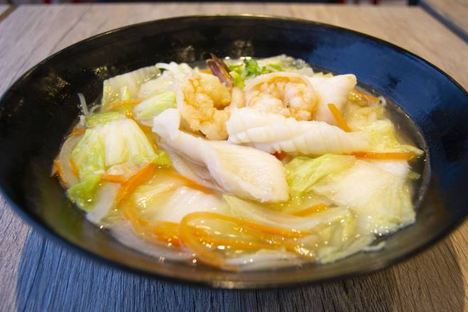 M5. Soupe et nouilles aux fruits de mer / Seafood Noodle Soup