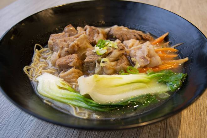 M3. Soupe et nouilles aux ragoût de boeuf / Beef Stew Noodle Soup