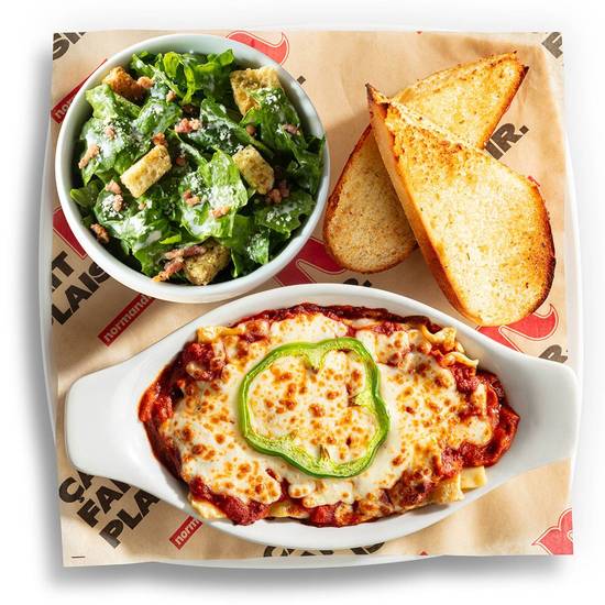 Lasagne à la viande avec salade césar