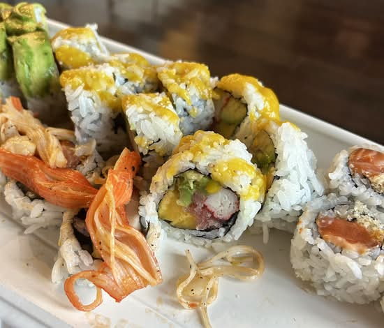 97. Mango Tango Roll (8 pcs)