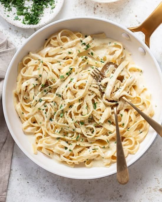 Fettuccine Alfredo Pasta