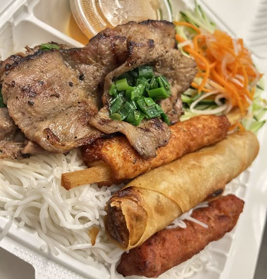[#75] Bún Thập Cẩm (Bún Bò Nướng Thịt Nướng Chạo Tôm Chả Giò Nem Nướng)