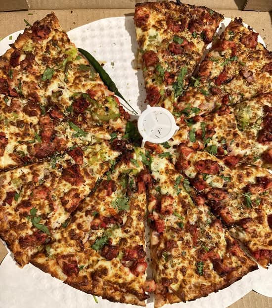 Tandoori Chicken Masala Chicken Pizza