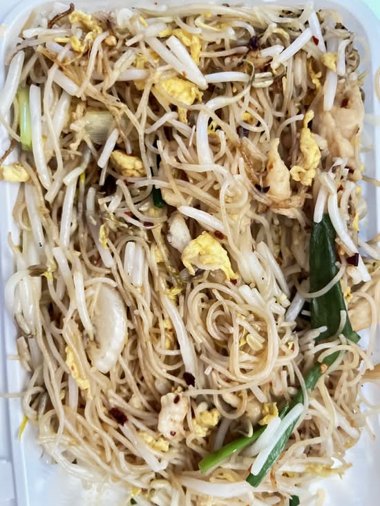 Fried Vermicelli and Chicken with Chives in Xo Chilli Sauce XO酱九莱介炒米