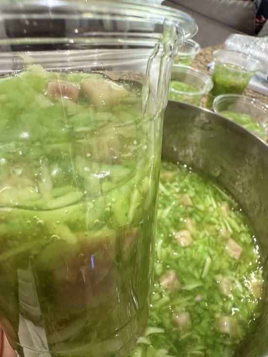 Che khoai môn cốm (Taro and green sticky rice sweet soup)