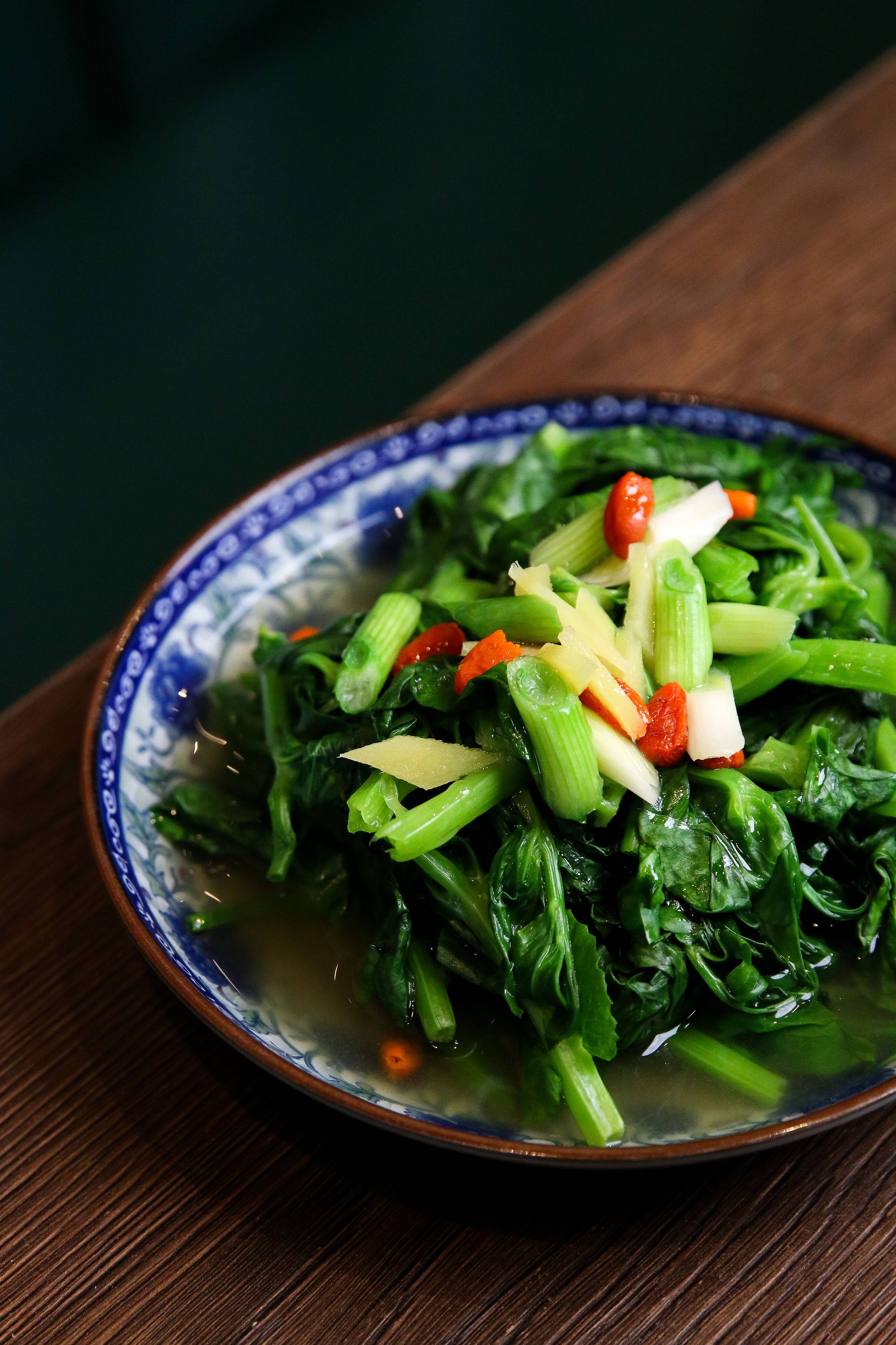 Stir-fry Pea Shoots with garlic & goji berries