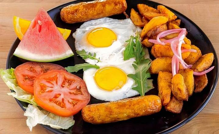 2 Oeufs Saucisses /2 Eggs with Sausages