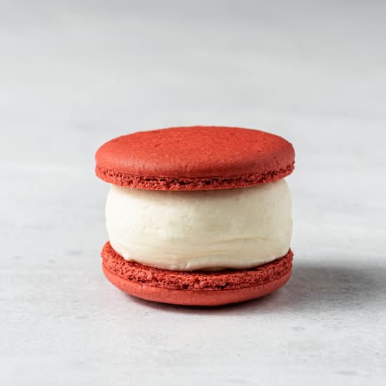 Strawberry cheesecake Macaron
