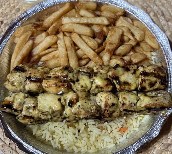 Assiette de Souvlaki au Poulet pour (2) / Chicken Souvlaki Platter for (2)