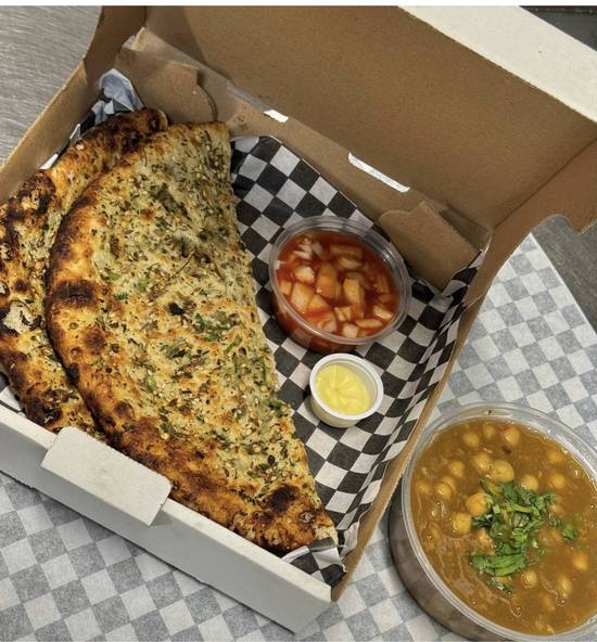 Amritsari Tandoori Kulche Chole