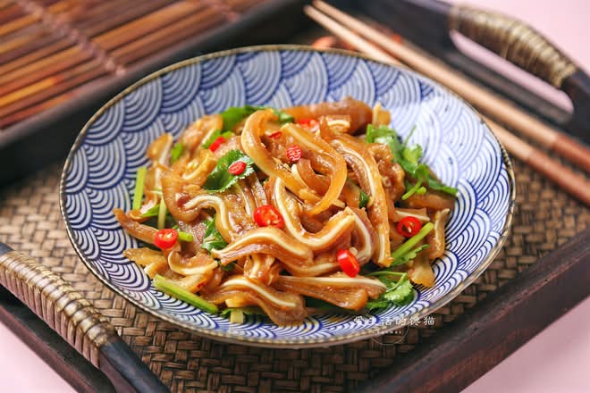 K03. Spicy Pig Ears (Cold Dish)